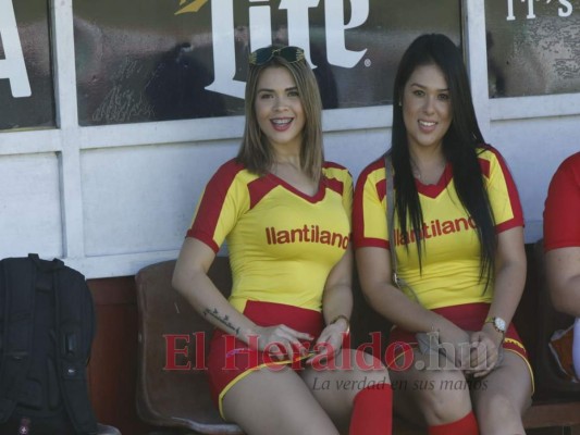 FOTOS: Hondureñas hermosas y ambientazo en el duelo Marathon vs Platense