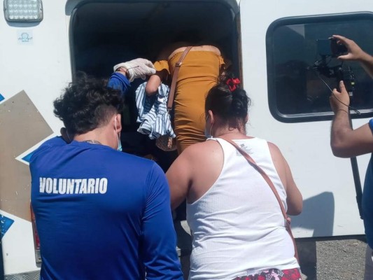 Por mar y aire: Así fue la angustiante evacuación en Guanaja tras el incendio  