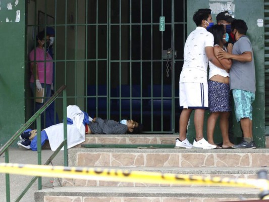 Muertos hasta en los baños: tormentos de un enfermero en Guayaquil