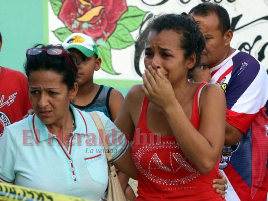 Dolor y llanto: matan a barbero dentro de su negocio en Choloma