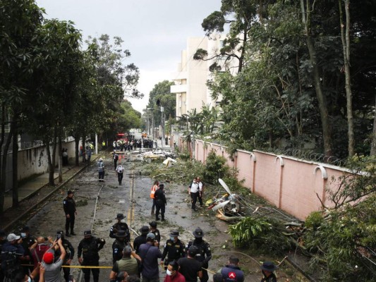 Imágenes de la avioneta que se desplomó con ayuda humanitaria en Guatemala (FOTOS)