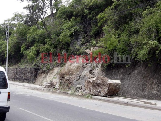 FOTOS: Lluvias provocan severos daños en vivendas y carreteras de la capital