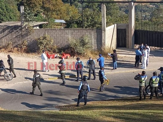 Un rótulo, una faja y dos cadáveres: el dantesco hallazgo en la salida al norte de la capital