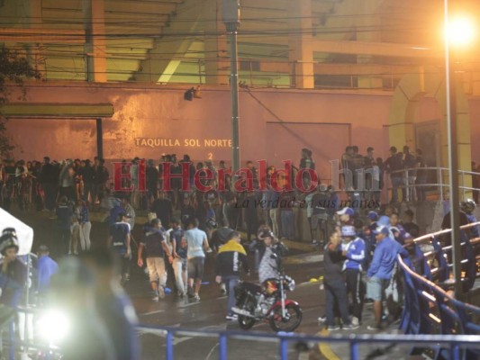 FOTOS: Descontrol, violencia y muerte en el Estadio Nacional