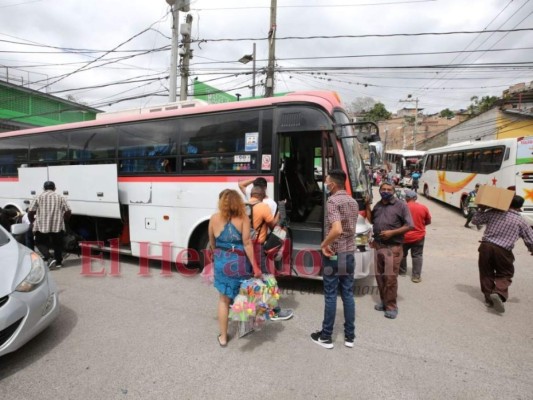 Entre restricciones y operativos, capitalinos viajan durante Semana Santa