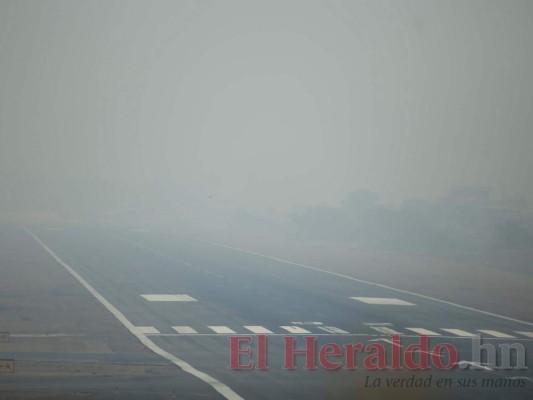 Densa capa de humo cubre la capital de Honduras y deja escasa visibilidad