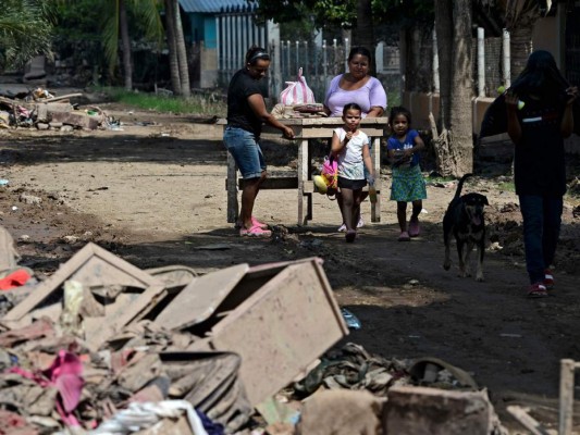 FOTOS: Hondureños comienzan evacuaciones obligatorias ante llegada de Iota