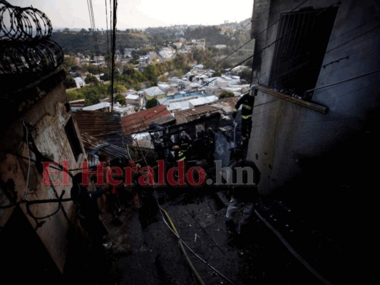 Drama, dolor y pérdidas materiales dejó incendio en la colonia Divanna (Fotos)