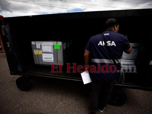 Así fue la llegada a Tegucigalpa de más vacunas anticovid adquiridas por el IHSS (Fotos)