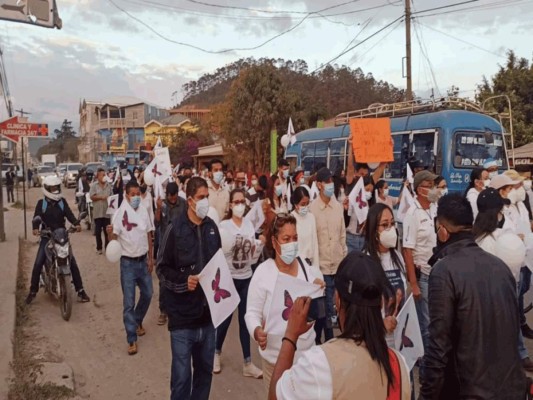 Así fue la marcha de antorchas para exigir justicia por la muerte de Keyla Martínez