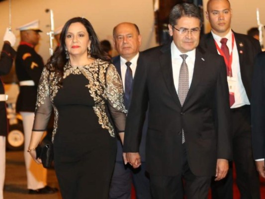 FOTOS: Así lucieron Juan Orlando Hernández y su esposa Ana García en Panamá, previo a la toma de posesión de Cortizo Cohen