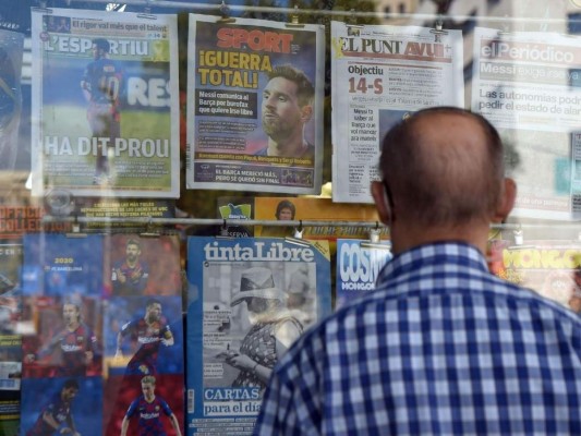 FOTOS: Aficionados del Barcelona devastados y enojados por salida de Messi