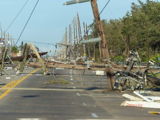 FOTOS: Destrucción, inundaciones y muertos tras el paso de Laura en EEUU