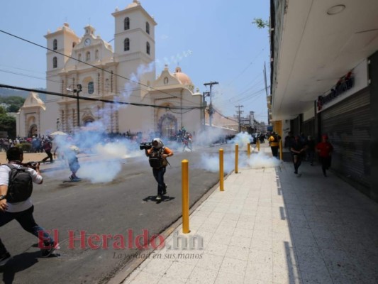 Las impactantes imágenes que dejaron las violentas protestas por el Día del Trabajador