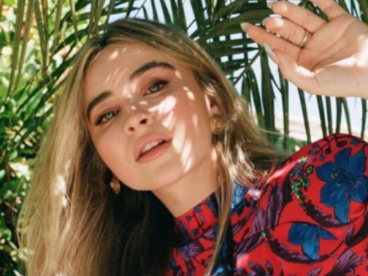 Ella es Sabrina Carpenter, la nueva 'Alicia en el país de las maravillas' de Netflix (FOTOS)