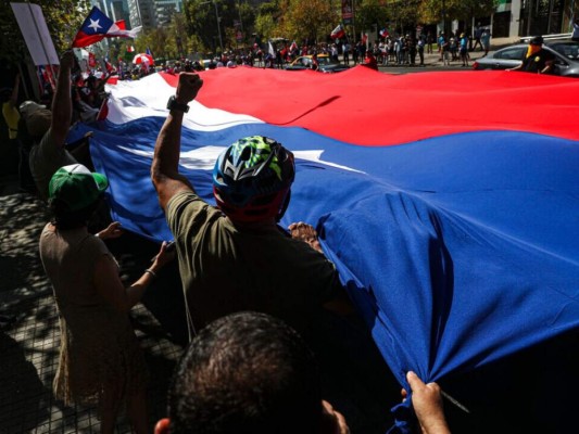 Destrozos y policías heridos: las violentas protestas en Chile (FOTOS)