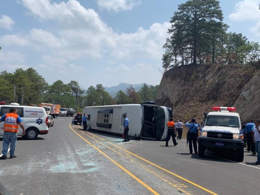 Las dramáticas fotos captadas tras el accidente de un autobús de la Anapo en la CA-5