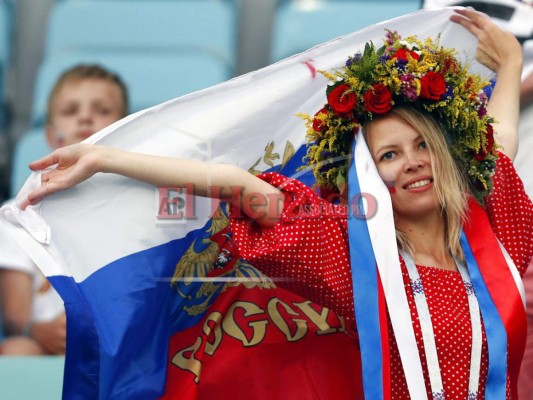 Bellas mujeres despiden los cuartos de final en el Rusia vs Croacia