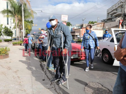 FOTOS: Abarrotado el triaje del Centro Cívico el primer día de operaciones