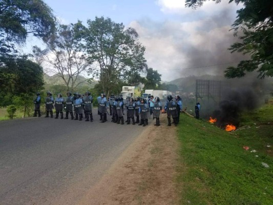 FOTOS: Fuerte despliegue policial y militar en varias ciudades de Honduras ante movilizaciones