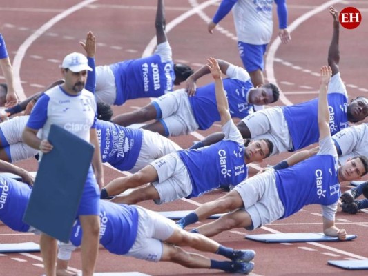 Choco Lozano, Alberth Elis y Jonathan Rubio entrenaron con la Selección de Honduras en el estadio Olímpico