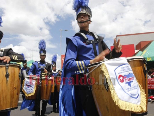 FOTOS: Dinámicas presentaciones de las bandas de guerra en concurso de EL HERALDO