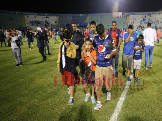 FOTOS: Lo que no se vio de los enfrentamientos en el Estadio Nacional