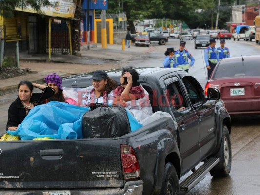 Llegan las caravanas de capitalinos que regresan del feriado morazánico