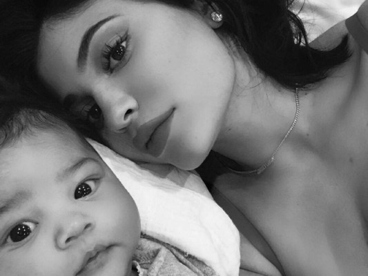 FOTOS: Así ha cambiado el cuerpo de Kylie Jenner luego de dar a luz a su primera hija