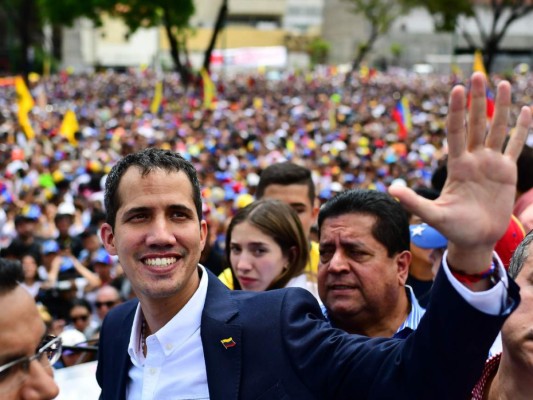 FOTOS: El regreso de Juan Guaidó a Venezuela tras haber desafiado a Nicolás Maduro