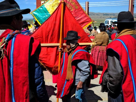 FOTOS: Ponchos Rojos, la fiel milicia aymara de Evo que rechaza transición en Bolivia