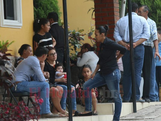 FOTO: Dan el último adiós a Karla Ramírez, la joven que murió tras dar a luz en el IHSS