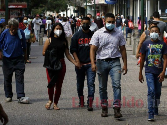 FOTOS: Calles abarrotadas en la capital, mientras casos de covid se disparan