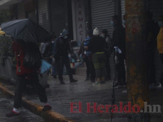 FOTOS: Derrumbes e inundaciones, los primeros efectos de Eta en la capital