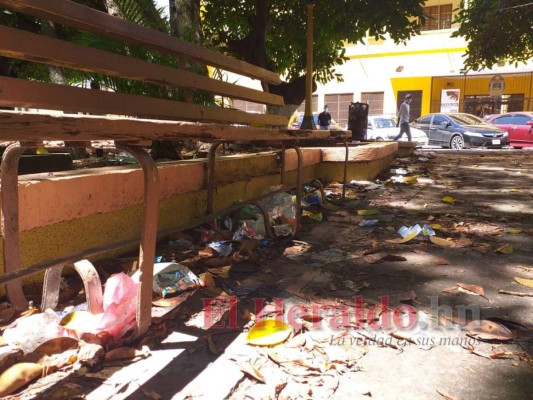 Abandonado y lleno de basura, así está el parque La Libertad de Comayagüela