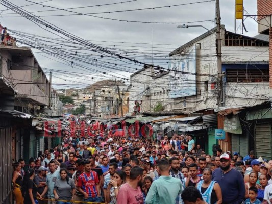 Pánico, zozobra y caos: así fue el pavoroso incendio en la sexta avenida de Comayagüela