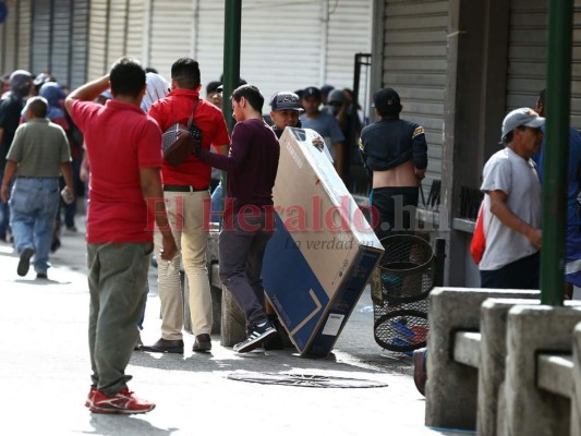 FOTOS: Protestas del viernes terminaron en saqueos de tiendas en Honduras