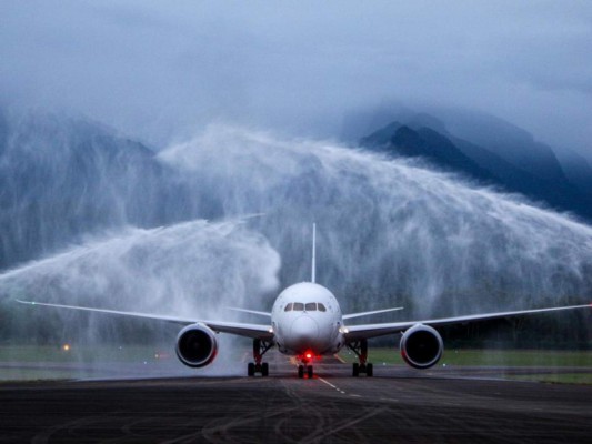 FOTOS: Así fue la llegada del primer vuelo de Air Europa al Golosón de La Ceiba