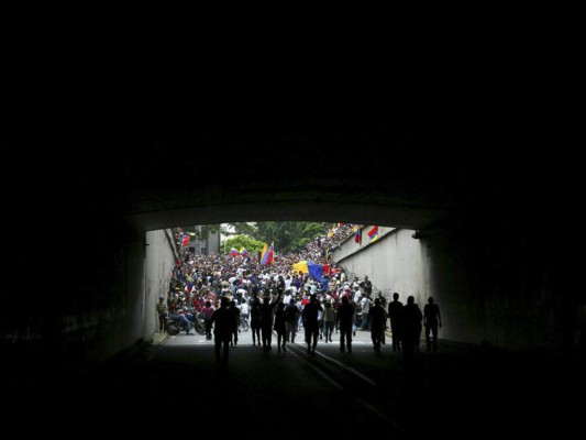 FOTOS: Tensión y caos por apagón en Venezuela, el más prolongado en su historia 