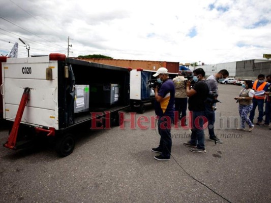 Así fue la llegada a Tegucigalpa de más vacunas anticovid adquiridas por el IHSS (Fotos)