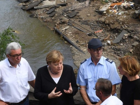 Fotos del recorrido de Merkel por zonas de Europa devastadas por inundaciones