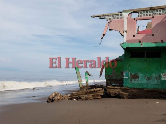 FOTOS: Los daños provocados por fuerte oleaje en la playa de Cedeño