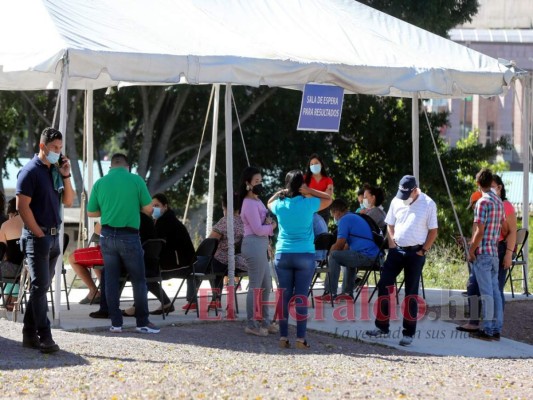 El colapso vuelve a agobiar centros de triaje en la capital (FOTOS)