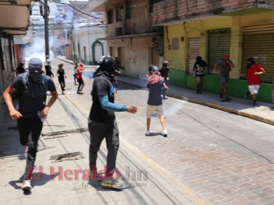 Las impactantes imágenes que dejaron las violentas protestas por el Día del Trabajador