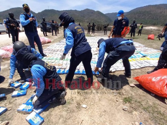 Incineran 2,392 kilos de clorhidrato de cocaína decomisados en Honduras   