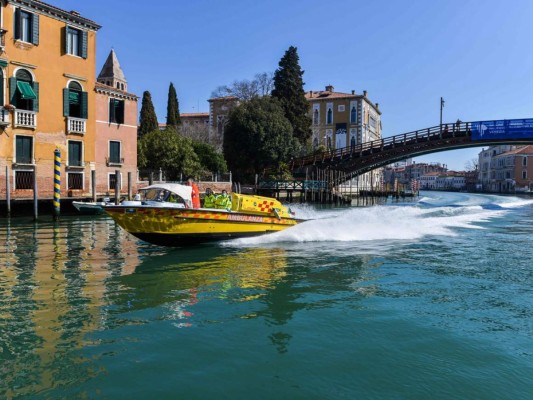 Aguas cristalinas y libres de contaminación, así lucen canales de Venecia por cuarentena