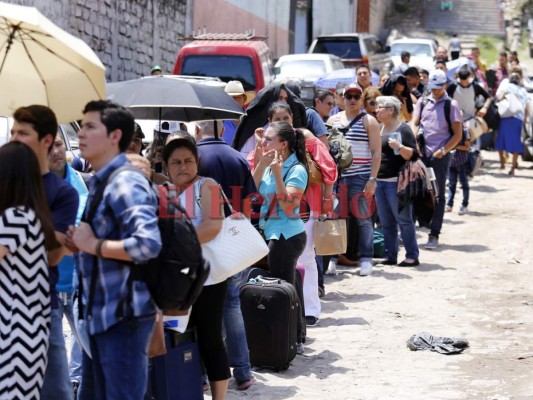 FOTOS: Éxodo masivo de capitalinos previo a la Semana Santa 2018