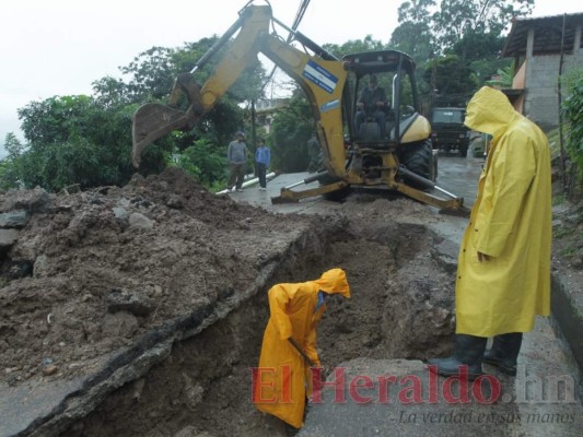 FOTOS: Derrumbes e inundaciones, los primeros efectos de Eta en la capital