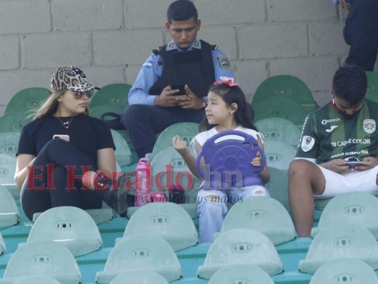 Hermosas chicas roban suspiros en el Yankel Rosenthal en sufrido triunfo del Marathón