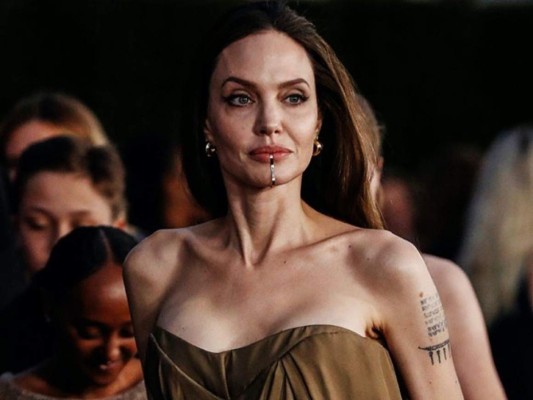 Jhonny Depp, Angelina Jolie y Marc Anthony: Famosos que se borraron tatuajes en honor a sus ex parejas